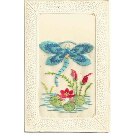 n°29701 - Carte Brodée - Libellule au-dessus d'un nénuphar