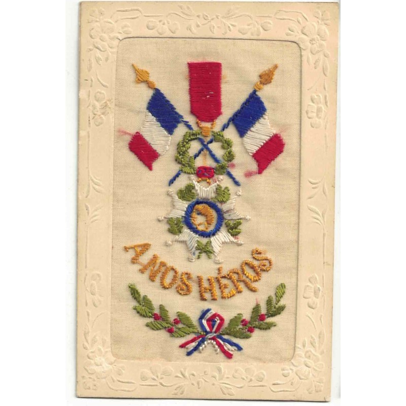 n°29703 - Carte Brodée - A nos Héros - Drapeaux, et médaille
