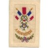 n°29703 - Carte Brodée - A nos Héros - Drapeaux, et médaille