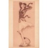 n°29760 - Illustrateur Max Bruening - Jeune femme avec une raquette de tennis se recoiffant