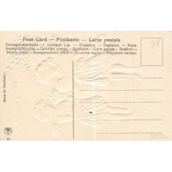 n°29972 - Carte Gaufrée - Easter Greeting - Deux anges, l'une portant des oeufs