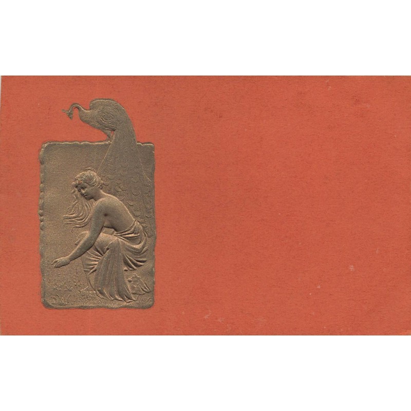 n°30018 - Carte Gaufrée - Art Nouveau - Paon au-dessus d'une femme assise