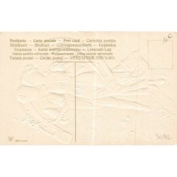n°30142 - Carte Gaufrée - 5486 - Fantaisie - Jeune couple sous un fer à cheval