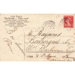 n°30146 - Carte Gaufrée- Fantaisie - Gage d'affection - Jeune couple, le garçon portant une hotte