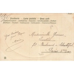 n°30167 - Carte Gaufrée - Joyeuses Pâques - Jeune fille portant un panier rempli d'oeufs