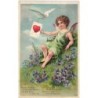 n°30250 - Carte Gaufrée - Un Ange assis au milieu de violettes, tenant une lettre
