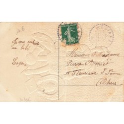 n°30366 - Carte Gaufrée - Bonne et Heureuse Année - Fillette avec des portes-bonheur