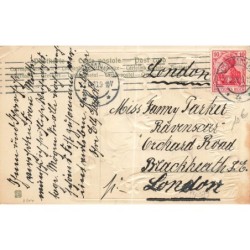 n°30379 - Carte Gaufrée - Noël - Fillette jouant avec un pantin en bois accroché dans un sapin