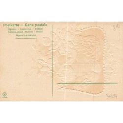 n°30394 - Carte Gaufrée - Fantaisie - Deux enfants s'embrassant