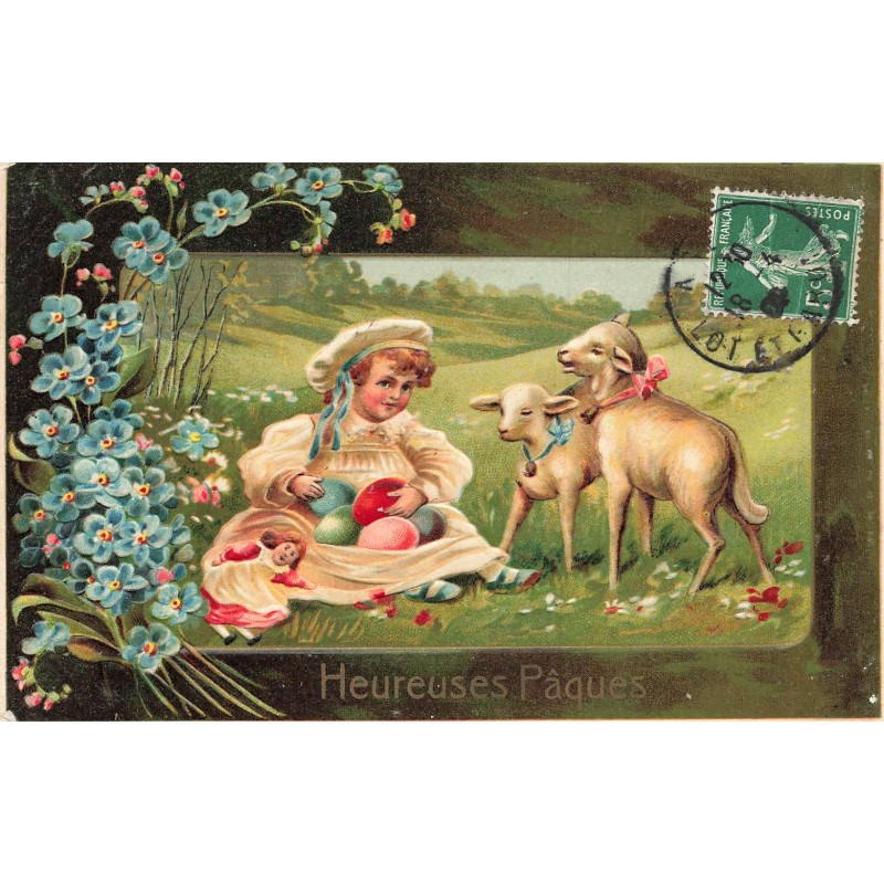 n°30456 - Carte Gaufrée - Heureuses Pâques - Fillette assise avec des oeufs près de moutons