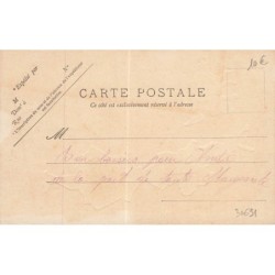 n°30691 - Femme tenant une bouteille de champagne comme longue-vue, Pierrot et personnage