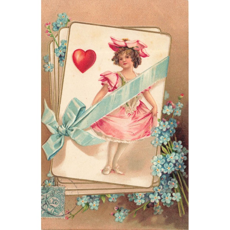 n°30692 - Carte Gaufrée - Clapsaddle - Fillette dans une carte de Coeur, Ruban bleu et Myosotis (1908)