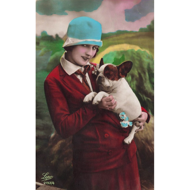 n°30710 - élégante aux Années Folles et son Chien Bouledogue Français - Mode Chapeau Cloche