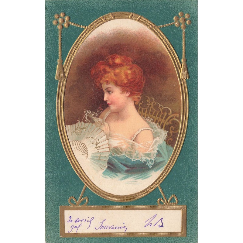 n°30764 - Carte Gaufrée - Clapsaddle - Élégante rousse à l'éventail en médaillon doré