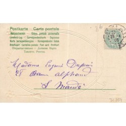 n°30764 - Carte Gaufrée - Clapsaddle - Élégante rousse à l'éventail en médaillon doré