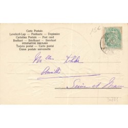 n°30781 - Carte Gaufrée - Heureuses Pâques - Lapin habillé décorant un oeuf