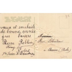 n°30794 - Carte Gaufrée - Garçonnet dans la neige avec branche de houx et pommes - Bonne et heureuse Année