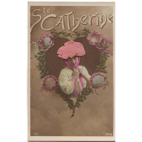 n°14260 - Ste Catherine - Photo d'une jeune femme portant un bonnet rose