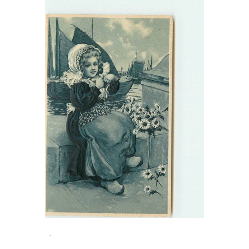 n°15150 - Carte Gaufrée - Fillette hollandaise assise sur un quai d'un port