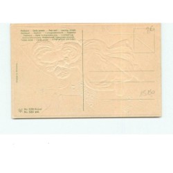 n°15150 - Carte Gaufrée - Fillette hollandaise assise sur un quai d'un port