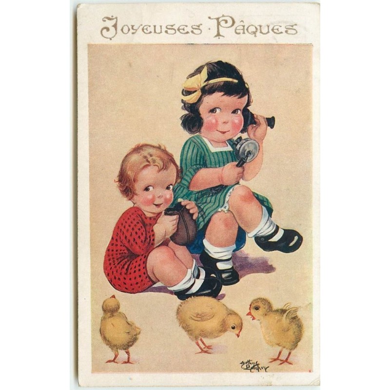 n°15185 - Joyeuses Pâques - Fillettes regardant des poussins, l'une au téléphone