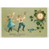 n°15245 - Carte Gaufrée - Enfants devant une Pendule