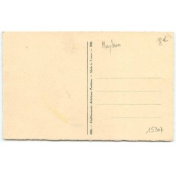 n°15306 - Maybon - Fillette câlinant un chat, l'autre chat buvant