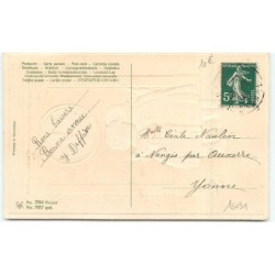 n°16031 - Carte Gaufrée - Flatscher - Bonne année - Bébé se serrant dans les bras devant une pendule