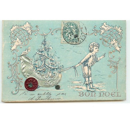 n°16119 - Carte Gaufrée - Bon Noël - Garçon tirant un sapin dans un char