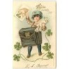 n°16235 - Carte Gaufrée - Bonne Année - Garçon distribuant des lettres - cochon - poste