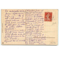 n°16242 - Carte Gaufrée - Fillette regardant derrière un rideau un garçon tenant un bouquet de roses