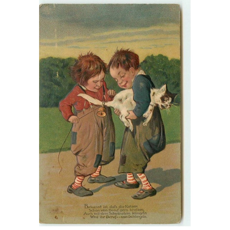n°16399 - Carte Gaufrée - Garçons accrochant une clochette à la queue d'un chat