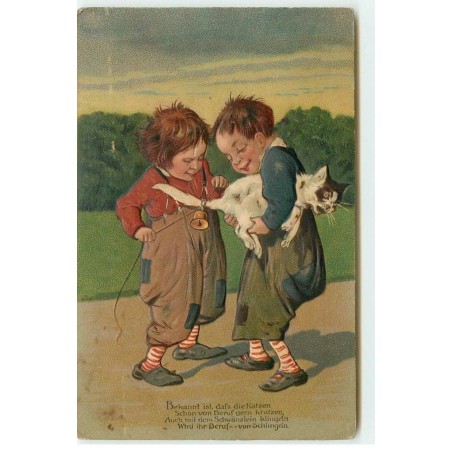 n°16399 - Carte Gaufrée - Garçons accrochant une clochette à la queue d'un chat