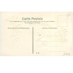 n°16434 - Carte Gaufrée - Heureuse Année - Jeune femme en vert se réchauffant les mains dans un manchon