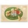 n°16590 - Carte Gaufrée - Fröhliche Ostern - Bébé couché dans l'herbe avec autour de lui des poussins