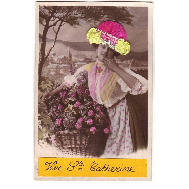n°16604 - Vive Sainte-Catherine - Jeune Fille avec un bonnet rose et portant un panier rempli de fleurs