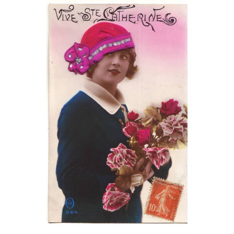 n°16609 - Vive Sainte-Catherine - Jeune femme portant un bonnet rose, et tenant un bouquet de roses