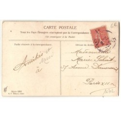 n°16702 - Bonnet Sainte-Catherine - Jeune Femme portant un chapeau en tulle rose