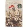 n°16704 - Bonnet Sainte-Catherine - Photo d'une jeune femme portant un bonnet rouge avec un bord en dentelle