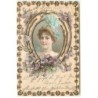 n°17522 - Imitation Bois - Jeune femme au milieu d'un fer à cheval entouré de violettes