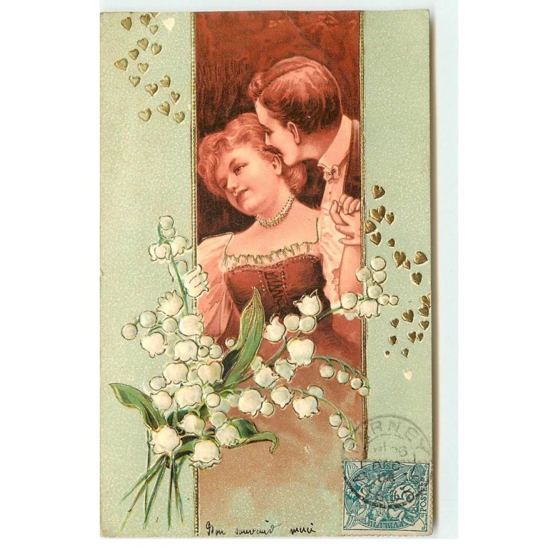 n°17589 - Carte Gaufrée - Homme chuchotant à l'oreille d'une jeune femme - Brins de muguet