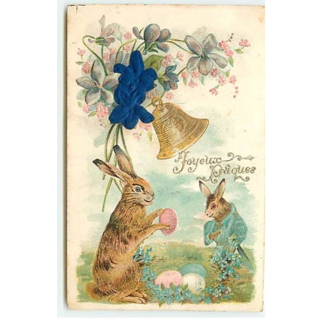 n°17880 - Carte Gaufrée - Joyeuses Pâques - Deux lièvres sous une cloche (fleurs bleues en tissus)
