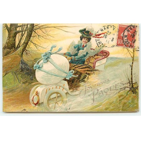 n°18235 - Carte Gaufrée - Joyeuses Pâques - Femme conduisant une voiture, avec un oeuf dessus