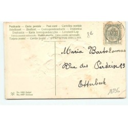 n°18236 - Carte Gaufrée - Joyeuses Pâques - Fillette jouant avec un mouton au fond un moulin à vent