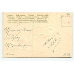 n°18238 - Carte Gaufrée - Joyeuses Pâques - Garçon portant un oeuf, marchant avec des poules