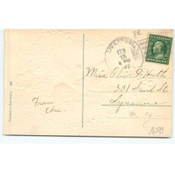 n°18279 - Carte Gaufrée - Love's token - Ange au milieu d'un coeur de fleurs