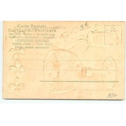 n°18330 - Carte Gaufrée - Poussin regardant un verre contenant des oeufs