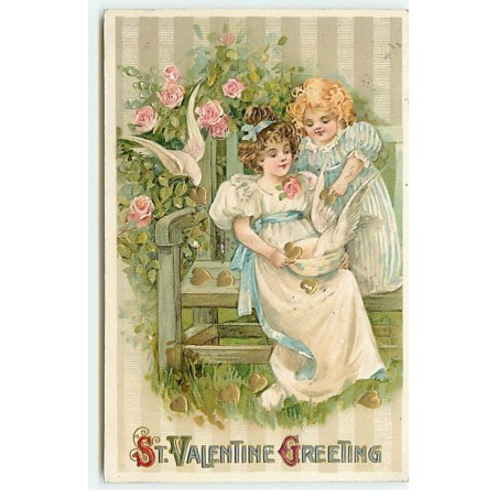 n°18342 - Carte Gaufrée - St Valentine Greeting - Fillettes sur un banc nourrissant des colombes
