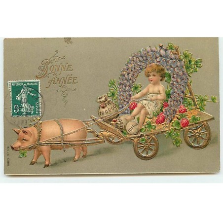 n°18423 - Carte Gaufrée - Bonne Année - Enfant dans une charette tirée par un cochon
