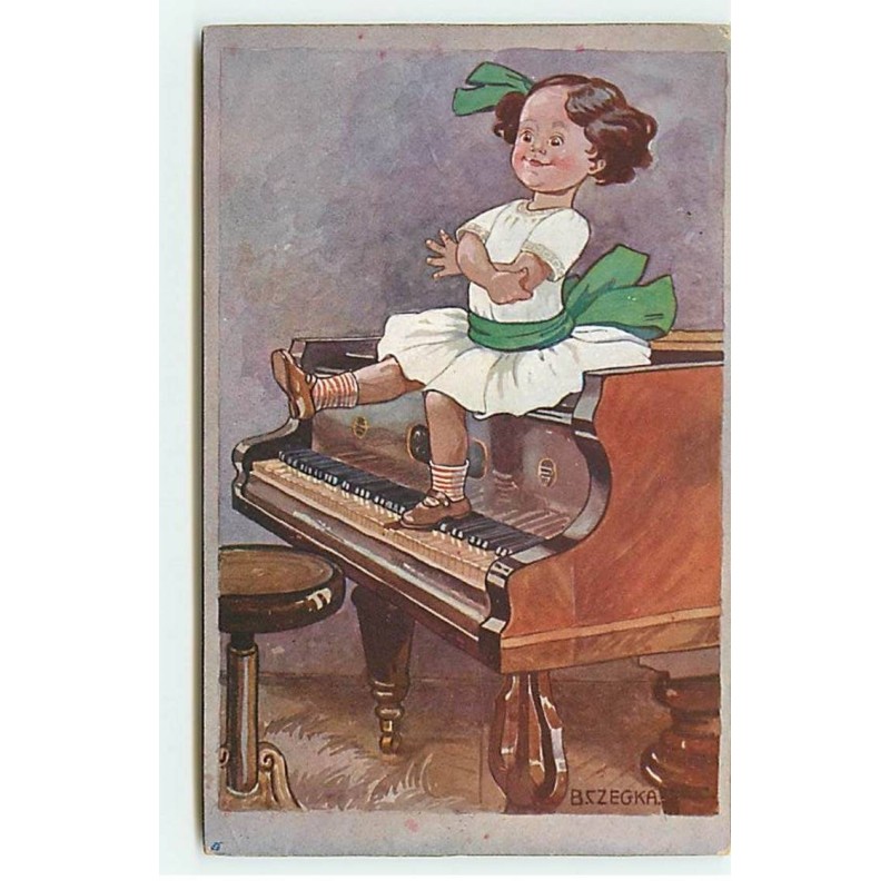 n°18448 - Bszegka - Fillette assise sur un piano